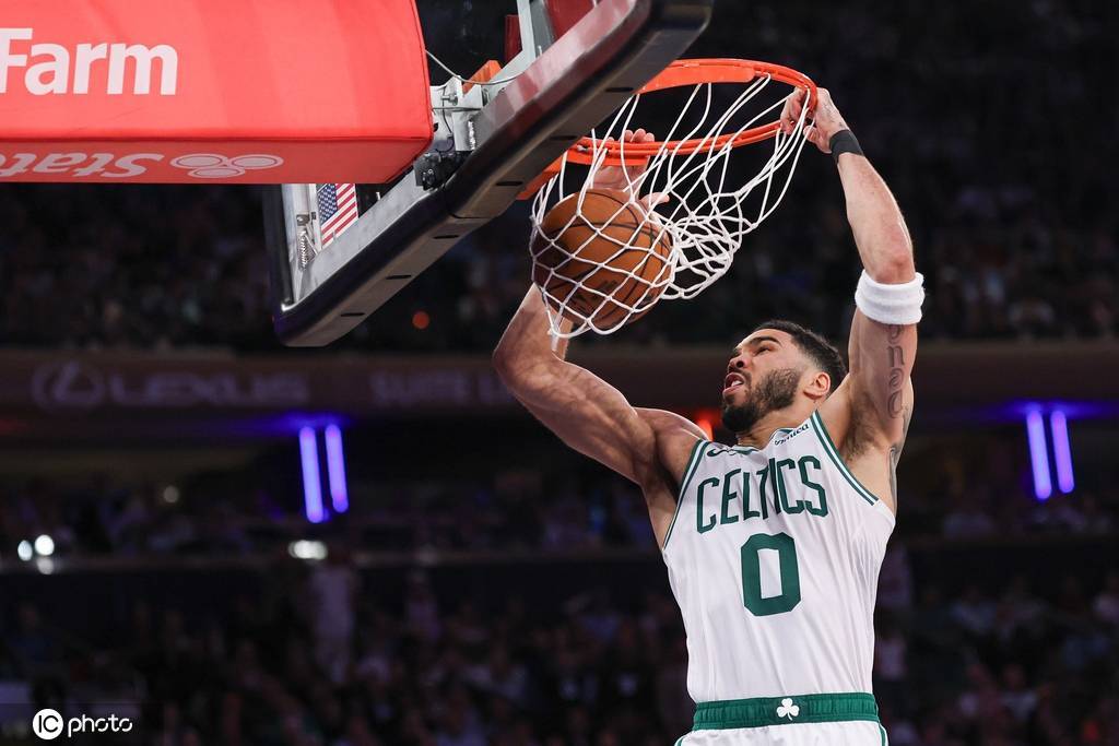 关于塔图姆回归赛场，高光表现首场状态亮眼，中国队观众沸腾！的信息