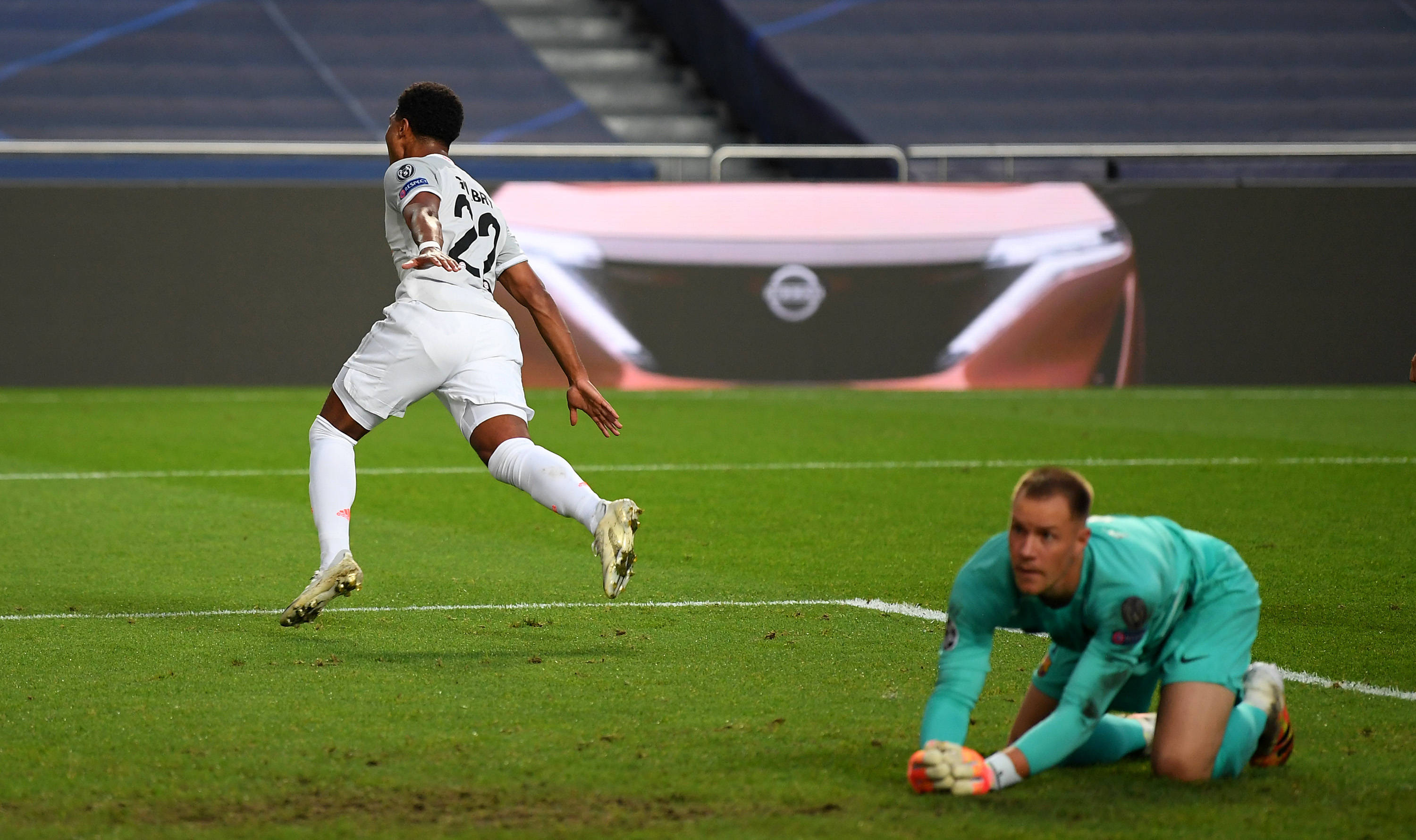  Karsa在巴黎圣日耳曼比赛中大胜，问鼎冠军引发热议！